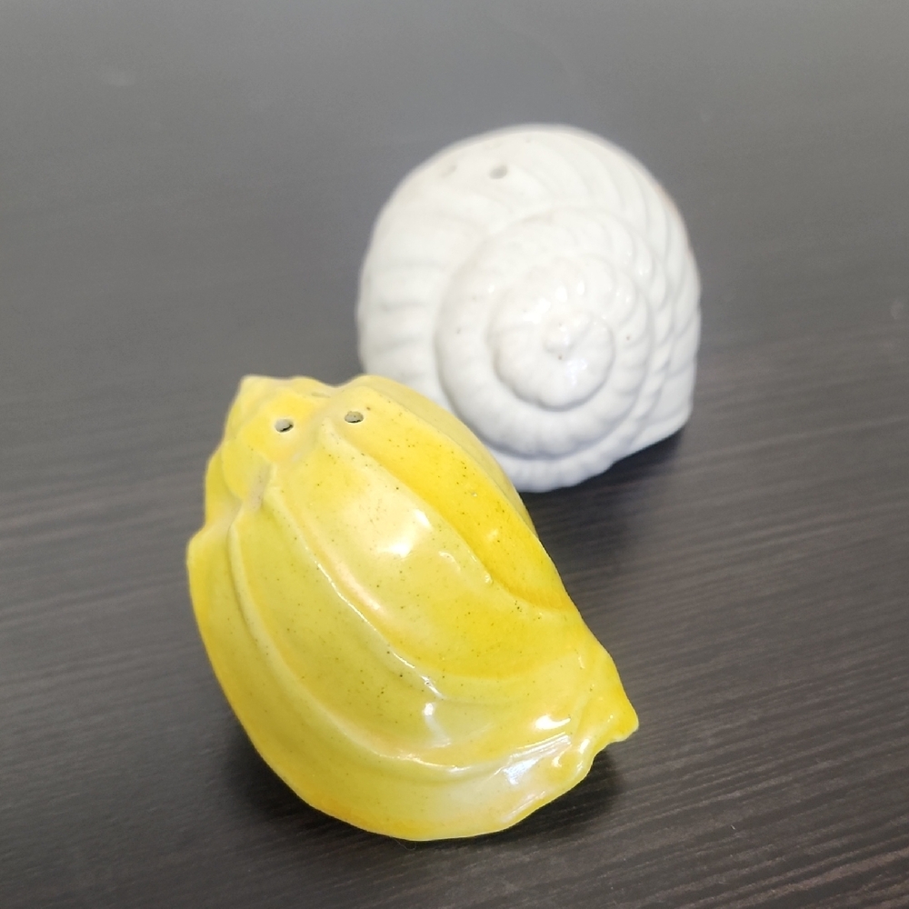 Vandor Vintage Sea Shell Salt And Pepper Shakers